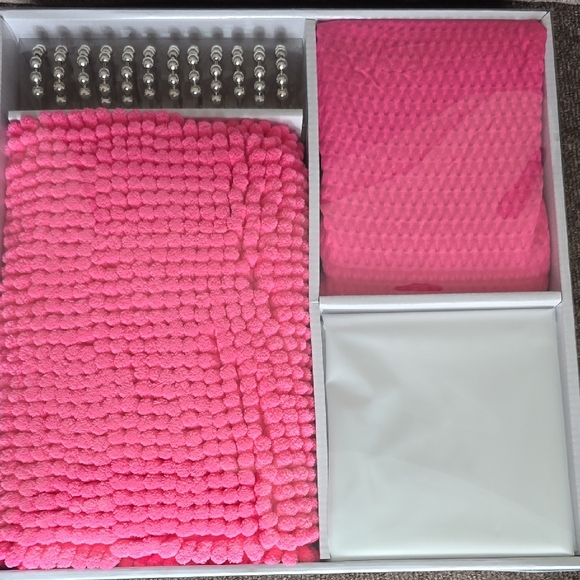 THE BIG ONE PINK 15-PIECE BATH SET SHOWER CURTAIN RUG RINGS LINER SET - Picture 2 of 8